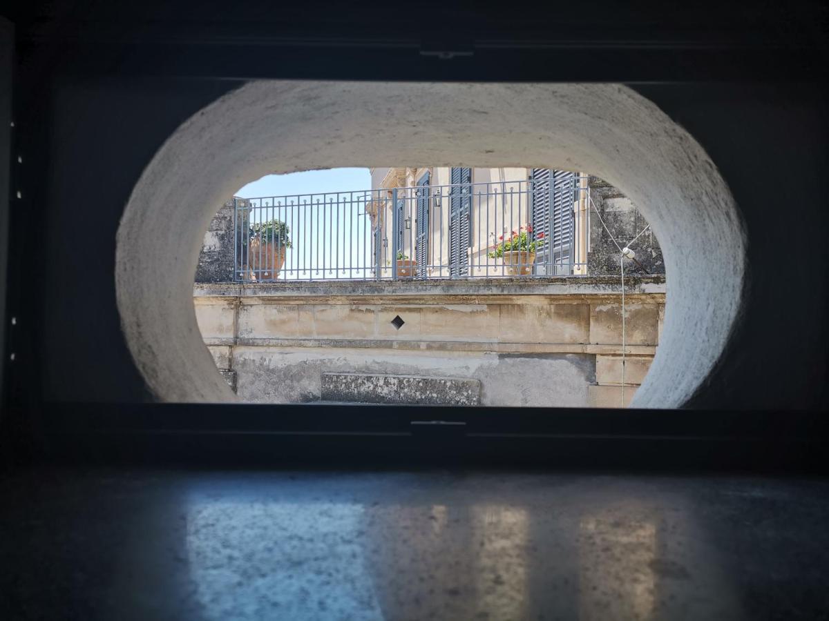Palazzo Geremia - Le Dimore Dell'Antiquario Apartment Acireale Luaran gambar