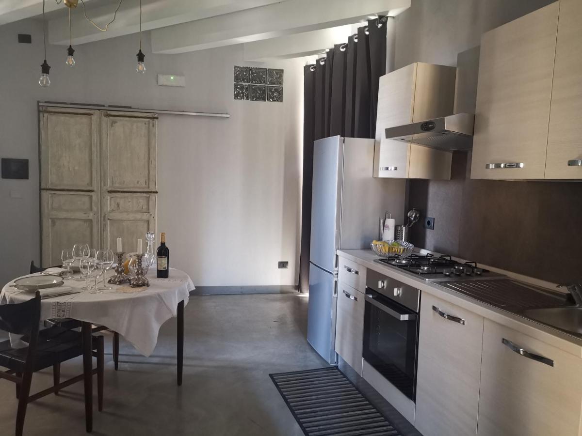 Palazzo Geremia - Le Dimore Dell'Antiquario Apartment Acireale Luaran gambar