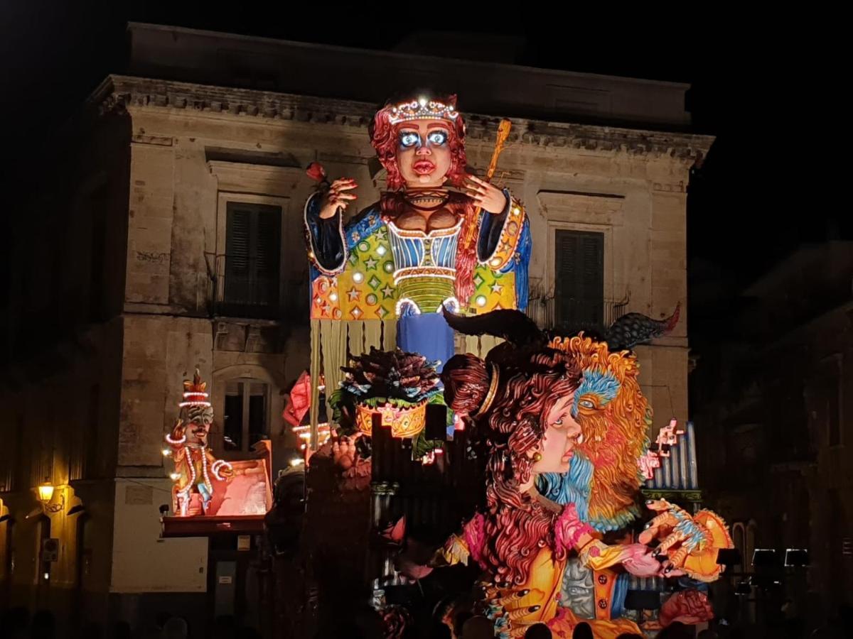 Palazzo Geremia - Le Dimore Dell'Antiquario Apartment Acireale Luaran gambar