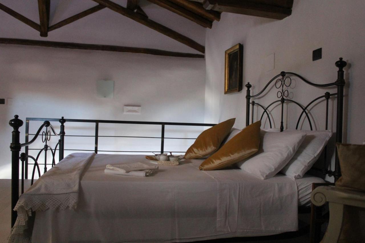 Palazzo Geremia - Le Dimore Dell'Antiquario Apartment Acireale Luaran gambar